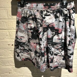 Men’s medium patterned lululemon pace breaker short. Inside tag is missing.